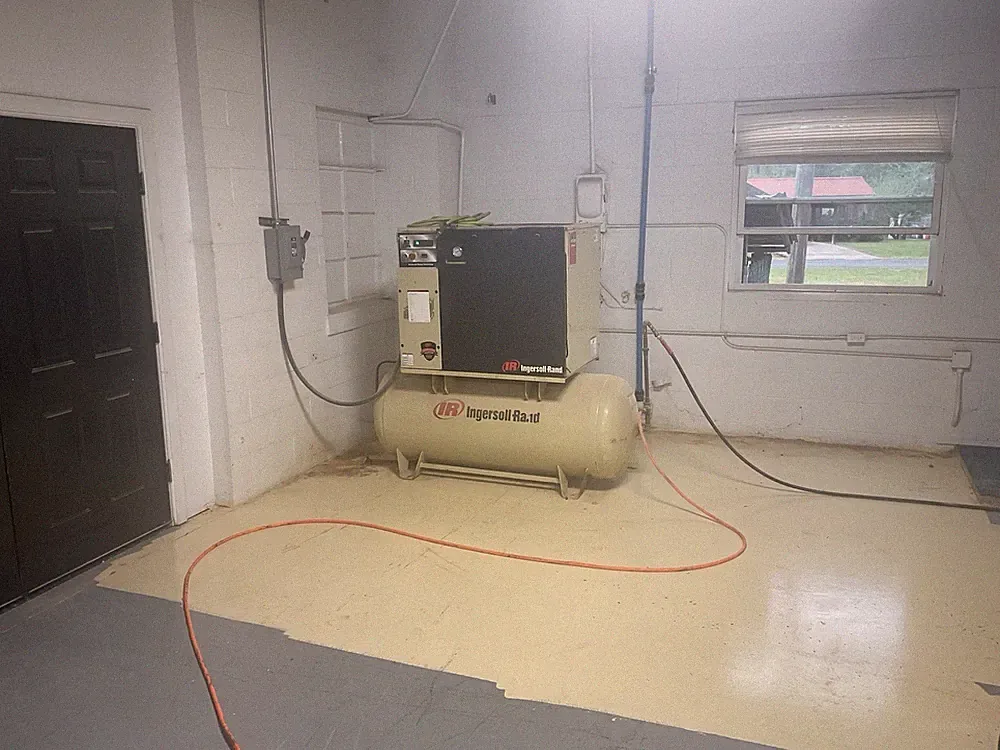 Ingersoll Rand Raa10 Stationary Tank Air Compressor Beige Heavy Duty Industrial
